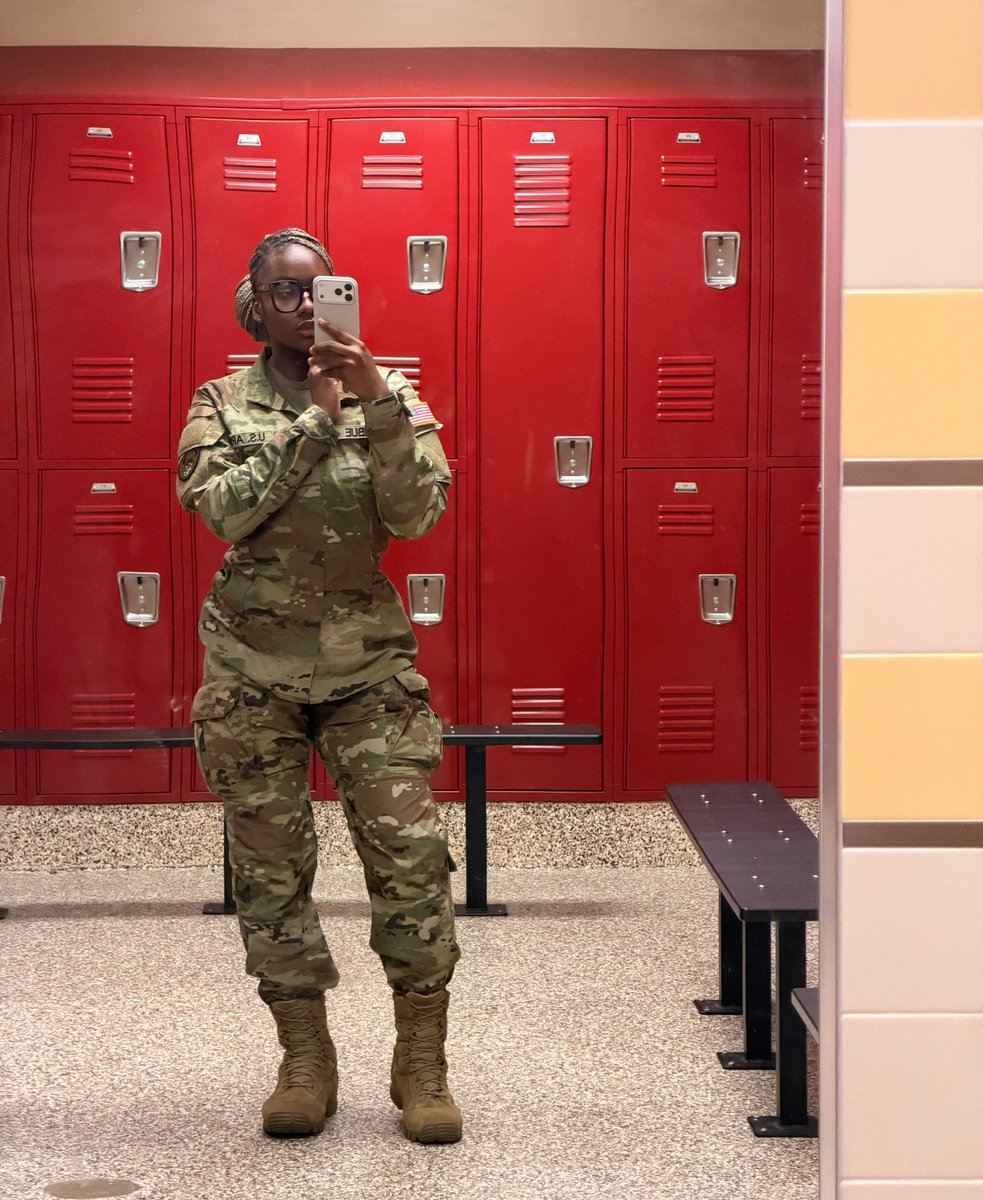 jhow_oakley's tweet photo. Different uniforms. Same discipline. https://t.co/eUOZemkojx