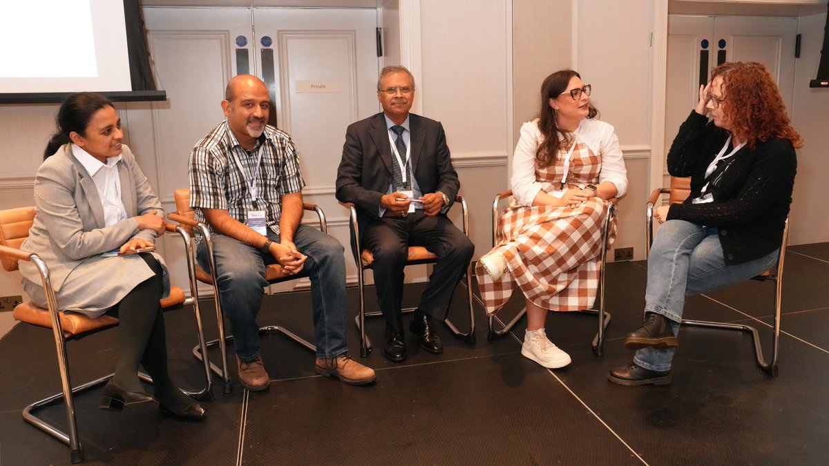 ros1dersuk's tweet photo. Thank you 🤝 to everyone who joined us at the @ros1dersuk National Conference 2026! We shared expert sessions on the ROS1 patient journey, a keynote on Young Lung Cancer, and an evening of connection at our welcome drinks & Gala Dinner. 

Here's Day 1 for you, and more highlights are coming soon. ✨ 

#ROS1 #LungCancerAwareness #RareCancer #NationalConference2026 #PatientAdvocacy