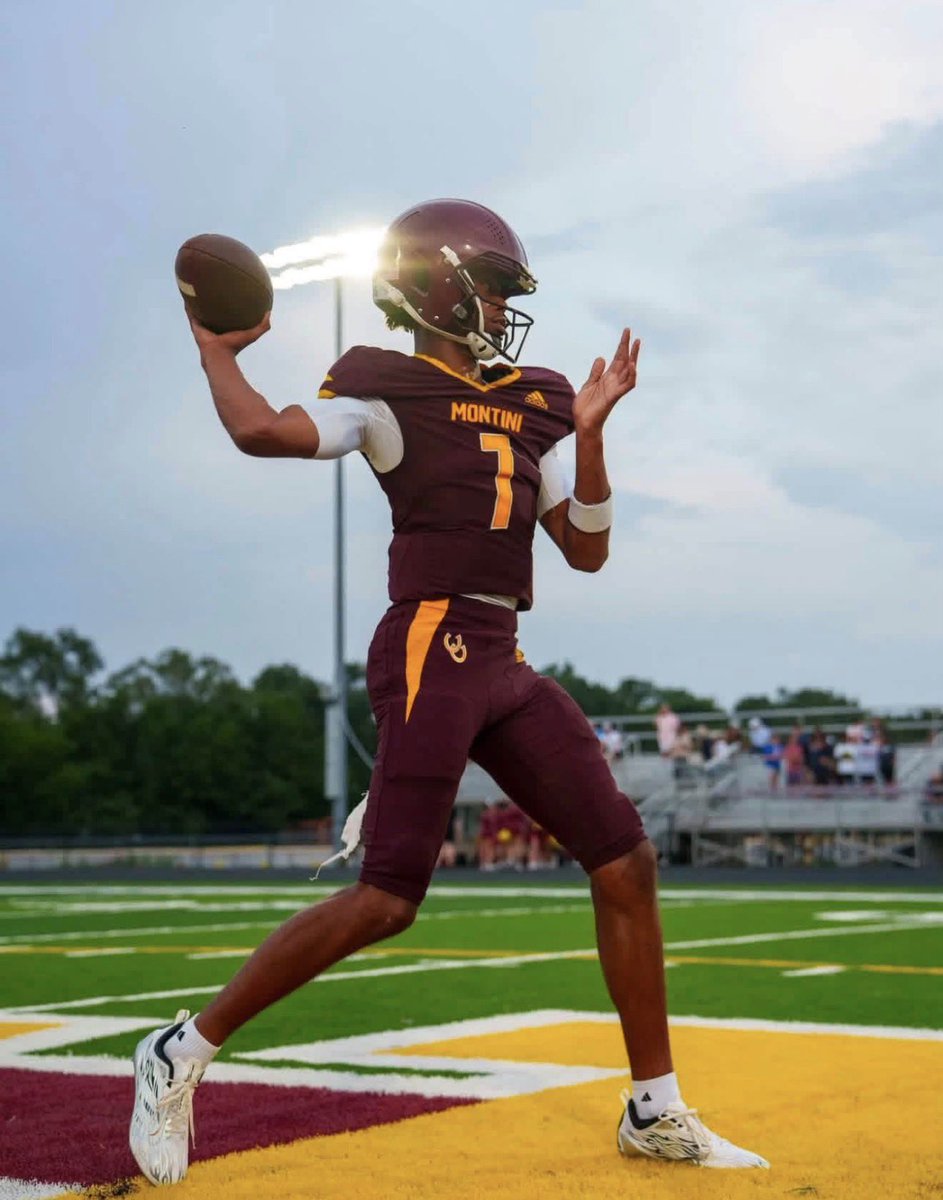 TrintonBreeze's tweet photo. 5⭐️ Miami QB commit Israel Abrams in the 47-42 comeback win over Nazareth:

25-35 (71%)
411 yards
7 TDs 
0 INT

Stud. https://t.co/fcsmy2wffX