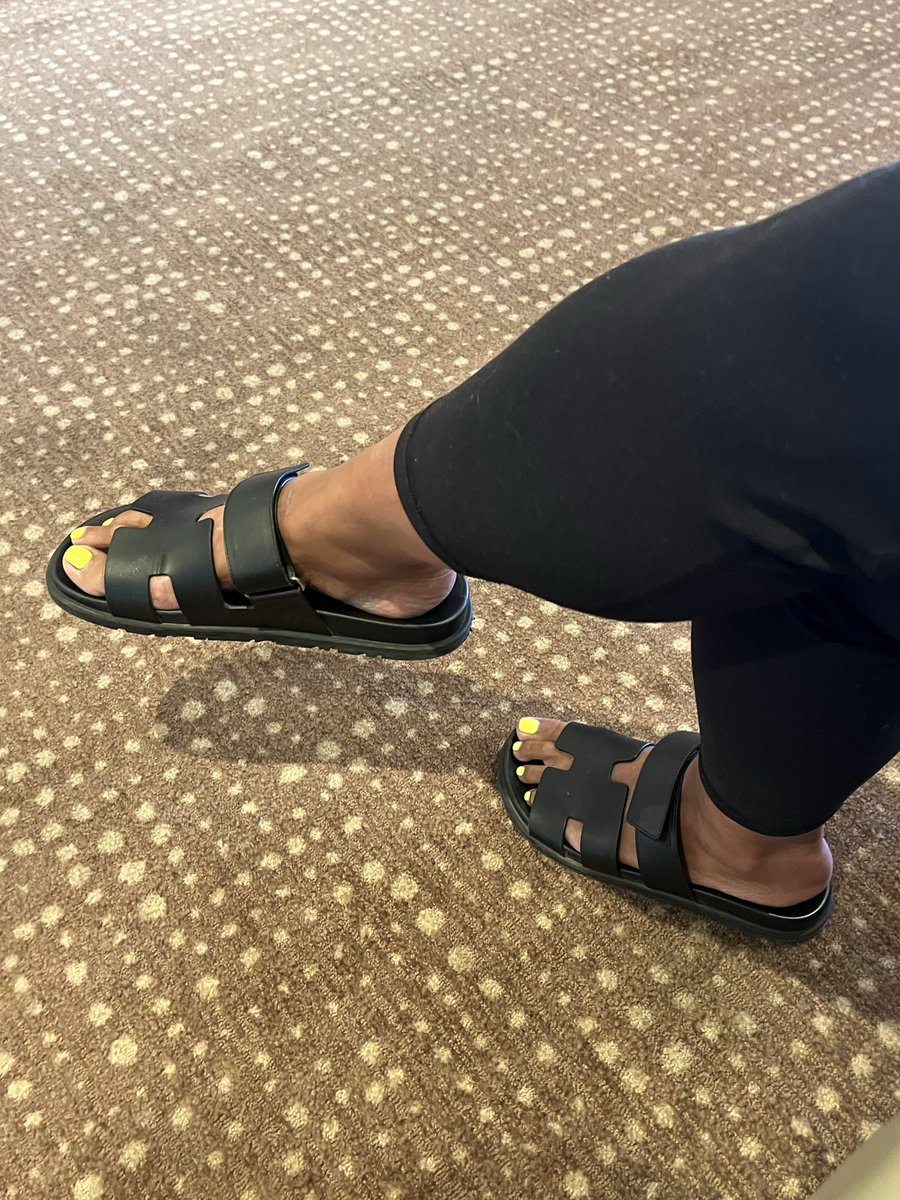 Goddess_SC_'s tweet photo. Hoping a foot boy would come over to take off my sandals and massage my pretty Goddess feet #footworship #footsimps #footslaves #footmassage https://t.co/jvLtx2jK2B