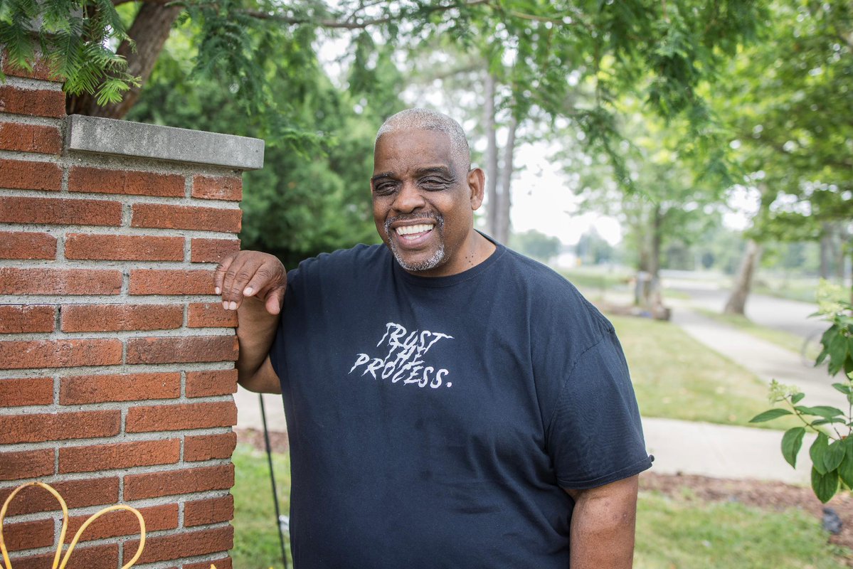 FeedingAmerica's tweet photo. Grit, guts and hustle. That's what Pastor Thomas sees in the Detroit neighbors who use SNAP to help feed their families. SNAP is a foundation, not a handout. 

Learn more: https://t.co/F2S4Q8EI9a #SNAPSupports https://t.co/L6zUsUSxL0