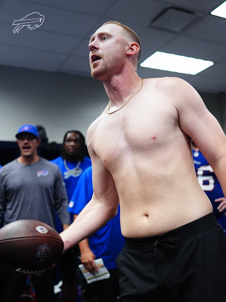 BuffaloBills's tweet photo. TARPS OFF https://t.co/GqXsIDA3Pa