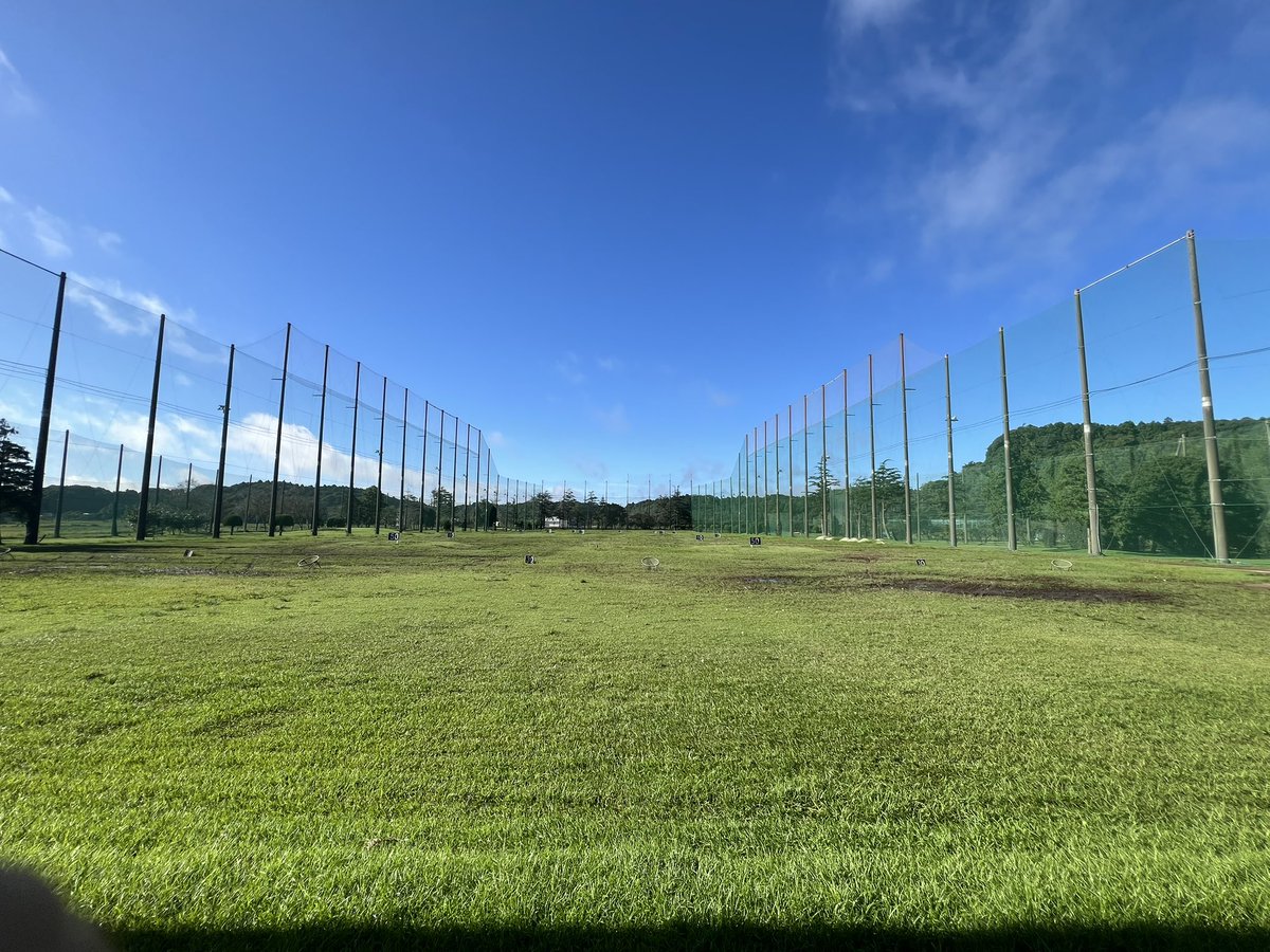 Golfix4Golfix's tweet photo. 練習場は晴れ☀️ https://t.co/Q8P2e06Yov