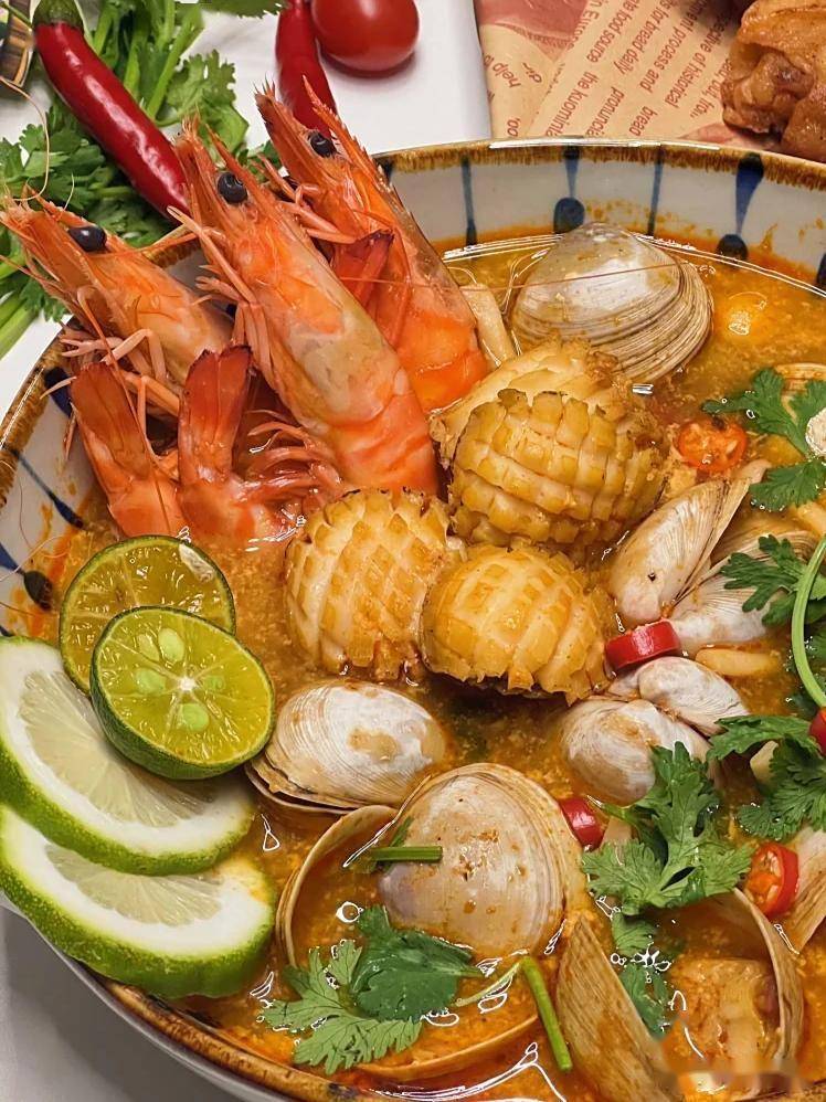 VerlieSparz5ii's tweet photo. This weekend’s flavor fix: Authentic Tom Yum Goong from a hidden Bangkok spot! Tangy, spicy, and loaded with fresh shrimp—every bite feels like a street food adventure. https://t.co/eBsIioHW8v