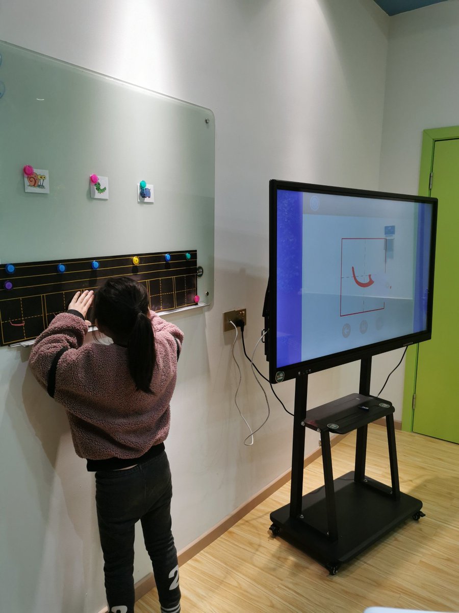 BelkisRichqaaf's tweet photo. Just wrapped an inspiring 2-hour workshop on data visualization storytelling! Learned actionable tricks to turn raw numbers into compelling stories that resonate with any audience. Ready to apply these insights to my next project!， https://t.co/1D0kYJi9O1