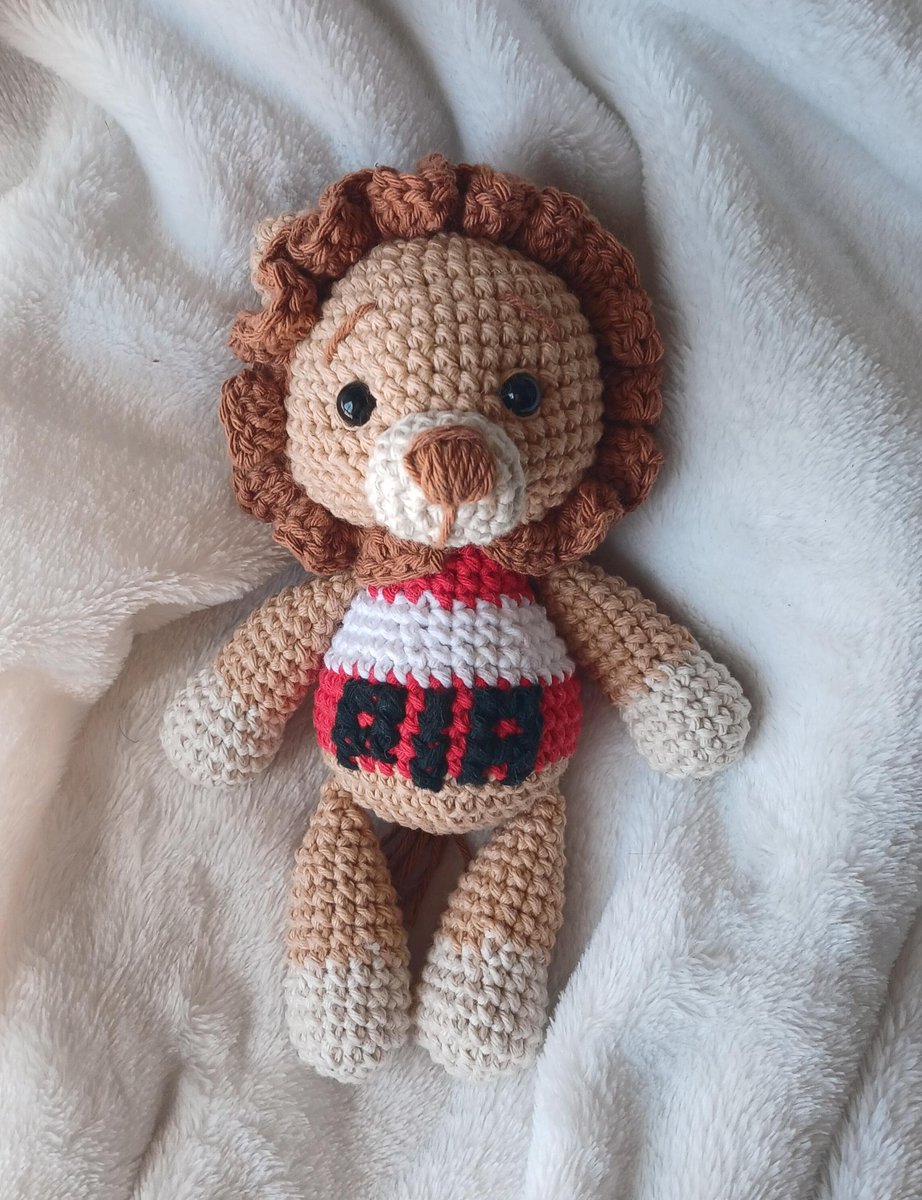 miugaray's tweet photo. Mi hermana hace estos leoncitos del pincha ❤️

Tiene dos bebés, está a full con todo y necesita darle un empujoncito al emprendimiento. Si conocen a algún hincha del Pincha que quiera uno, o simplemente pueden compartir, se los vamos a agradecer muchísimo 🫶🏻

#EDLP https://t.co/9O3o2WqihA
