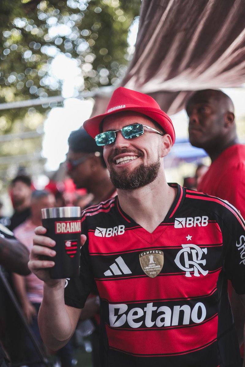 BrahmaCerveja's tweet photo. POV: Você é flamenguista e vai passar a semana assim, porque ganhou Brahma de graça https://t.co/IVet1xINjk