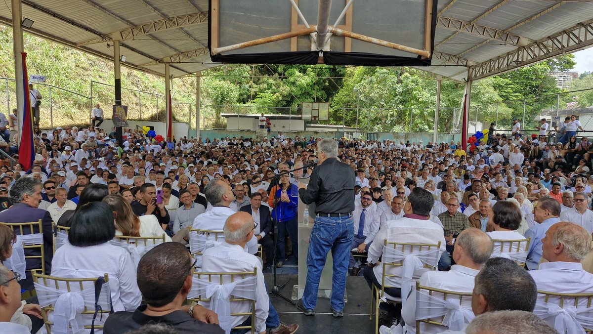 DouglasJimenez's tweet photo. #VENEZUELA! HOY @ADemocratica cumplió 85 años de vida. Hablar de AD es hablar de Venezuela. Queremos elecciones PRESIDENCIALES, este partido esta en todos los rincones del país trabajando para llevar @MariaCorinaYA a la presidencia y PUNTO. https://t.co/nCHEWoGU8H
