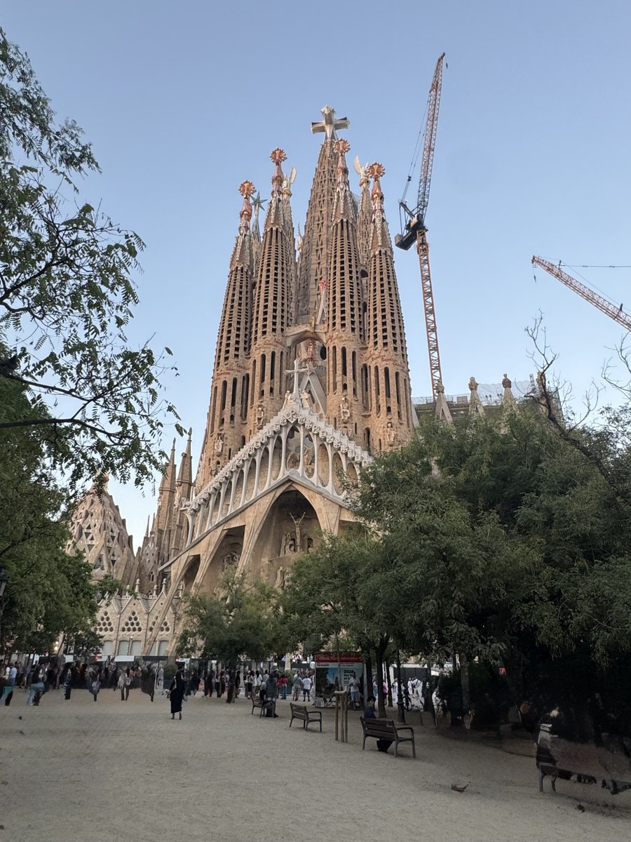 woozenniee's tweet photo. 🌳*pic*
🌳*pic*
🌳*pic*
🌳pretty right
🌳paella was dewicious
🌳Sagrada Familia was cool too
🌳it was very pity that we couldn't go in but
🌳i believe we'll be able to go there one~day
🌳they started building it over 100 years ago
🌳i learned this during english class in the past ㅋㅋㅋㅋㅋ
🌳that's the only thing i remember
🌳as for english, i can't think of any and... i can only remember (Antoni) Gaudi-nim ㅋㅋㅋㅋㅋㅋㅋㅋㅋㅋㅋㅋㅋ
🌳right, something stayed at least so it's a relief.
🌳it's bed time for me now
🌳y/n, have a nice day☘️🍀