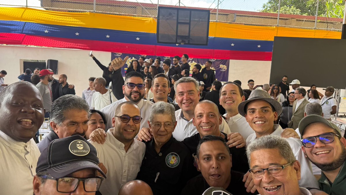 DouglasJimenez's tweet photo. #VENEZUELA! HOY @ADemocratica cumplió 85 años de vida. Hablar de AD es hablar de Venezuela. Queremos elecciones PRESIDENCIALES, este partido esta en todos los rincones del país trabajando para llevar @MariaCorinaYA a la presidencia y PUNTO. https://t.co/nCHEWoGU8H