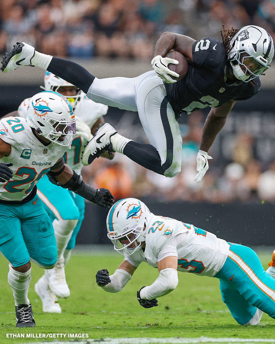 SportsCenter's tweet photo. Ashton Jeanty went horizontal 😂 https://t.co/GyVZ0k5t3e