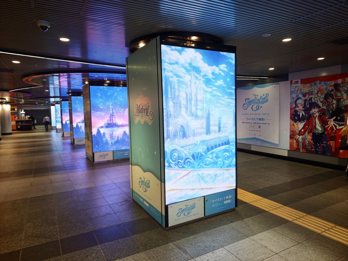adbrex_'s tweet photo. 渋谷駅で遭遇、ディズニー スパークリンク・スターズ（スパリク）の広告。
地下通路一帯をジャック！魅力的なキャラクターを個別かつ大々的に描いたビジュアルです。
#スパリク #ディズニー https://t.co/ekz5JhuSZ6