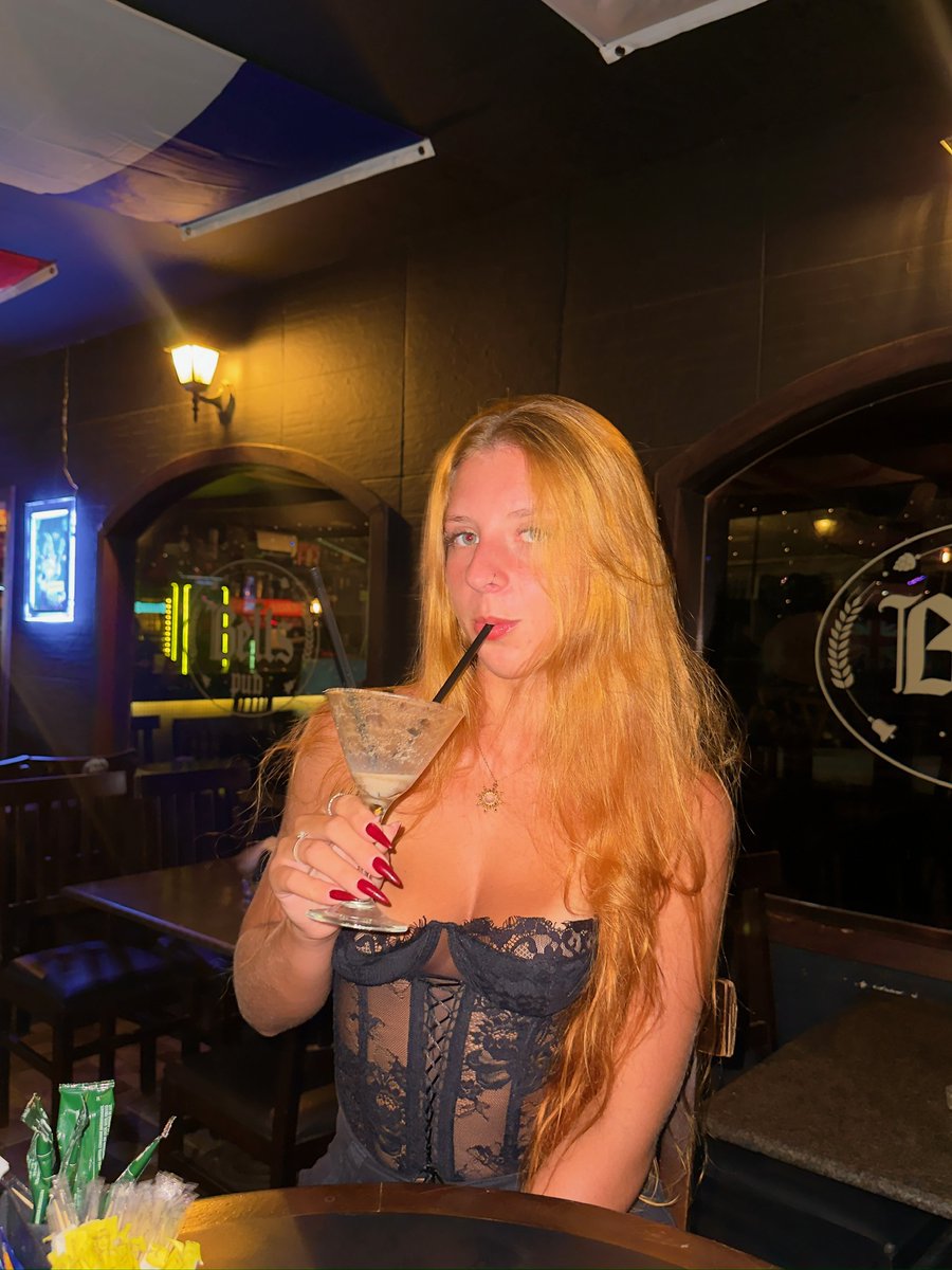agata_redd's tweet photo. The weekend spent drinking / Today, drinking water to cure the hangover https://t.co/eIIL1w1CFJ