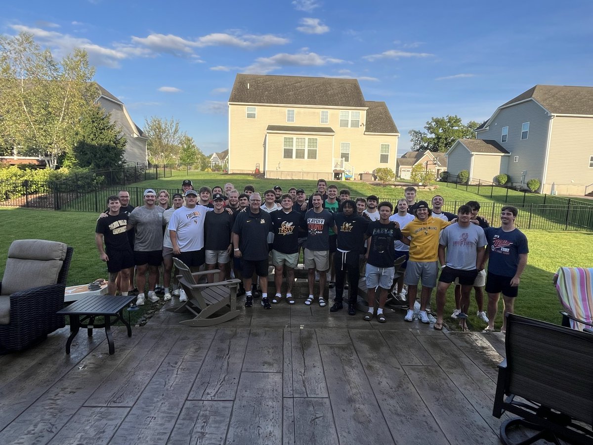 CoachHilvert's tweet photo. Had Leadership Council and The Seniors over for Sunday dinner! Ms. Jennifer did an outstanding job with the food! It was a great way to cap off the weekend! #TheTimeIsNow https://t.co/6wfuLzg0gX