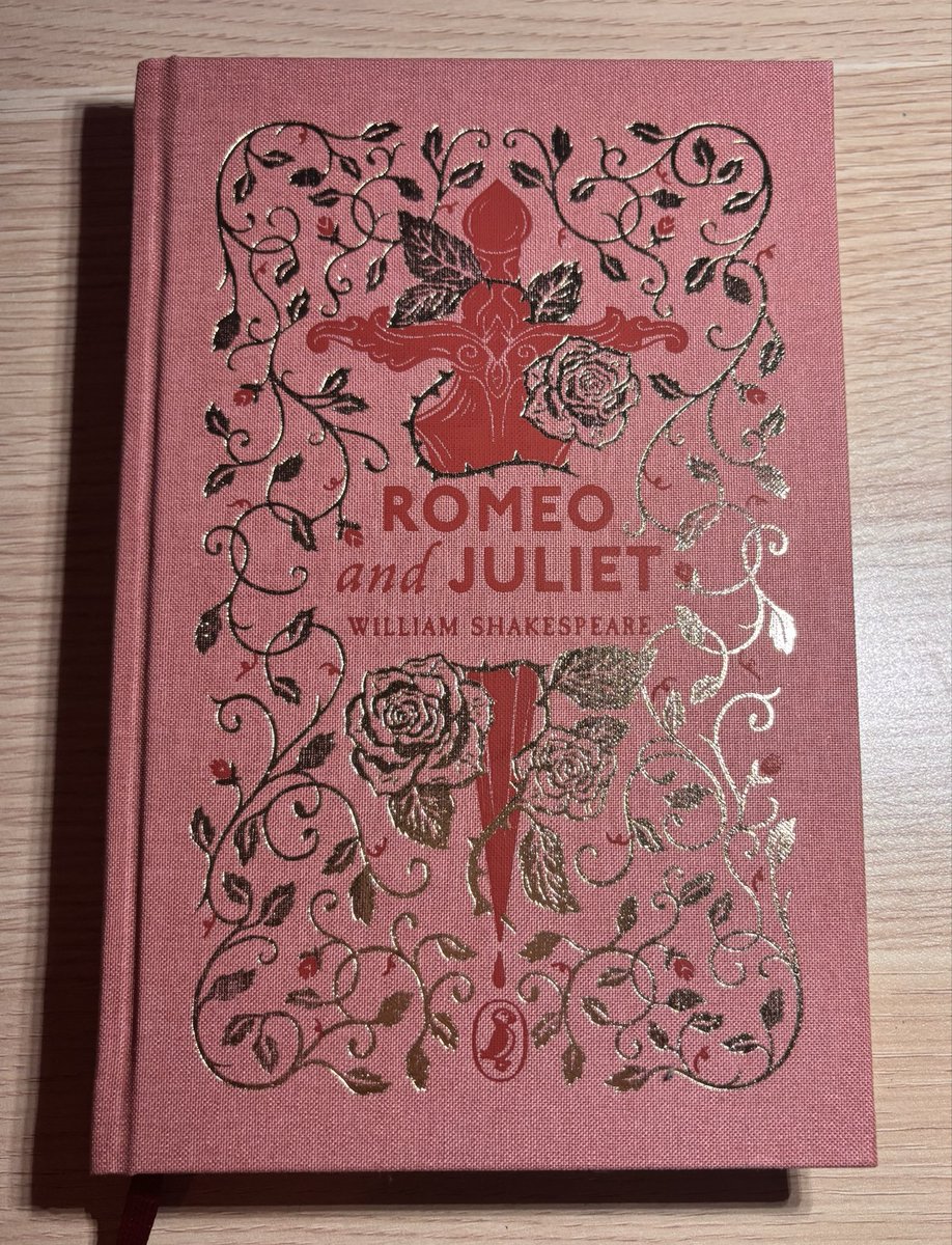bunesques's tweet photo. ⋆ ˚｡⋆౨ৎ˚ newest addition to my bookshelf https://t.co/T7vP2q2lUj
