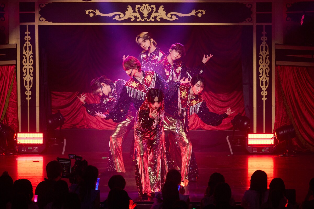 natalie_mu's tweet photo. 🌹Lienel新曲「愛のダバダ」初披露🌹
新感覚の“ロマンティック”見せるツアー開幕

これまでとはひと味違うリッチなステージ

⏬詳細・写真📸3枚
https://t.co/Jv18jSMRc6

#Lienel #リエネル_ロマシン https://t.co/7v2FN4iWWW
