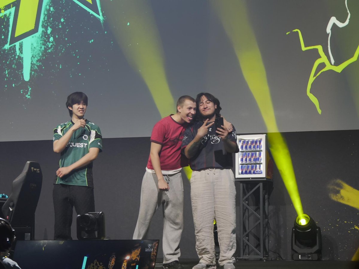 Djeilis_'s tweet photo. Samedi organisation et host de mon premier tournoi européen sur bapbap avec @Reeikan_tv, dimanche #UFA, quel week-end de dingue 🔥

L'évènement était incroyable, tout le monde était grave gentil 😍 
(jvous mets quelques modestes photos -@Kiddo_SSBU le GOAT-) https://t.co/wQV1WlMWqP