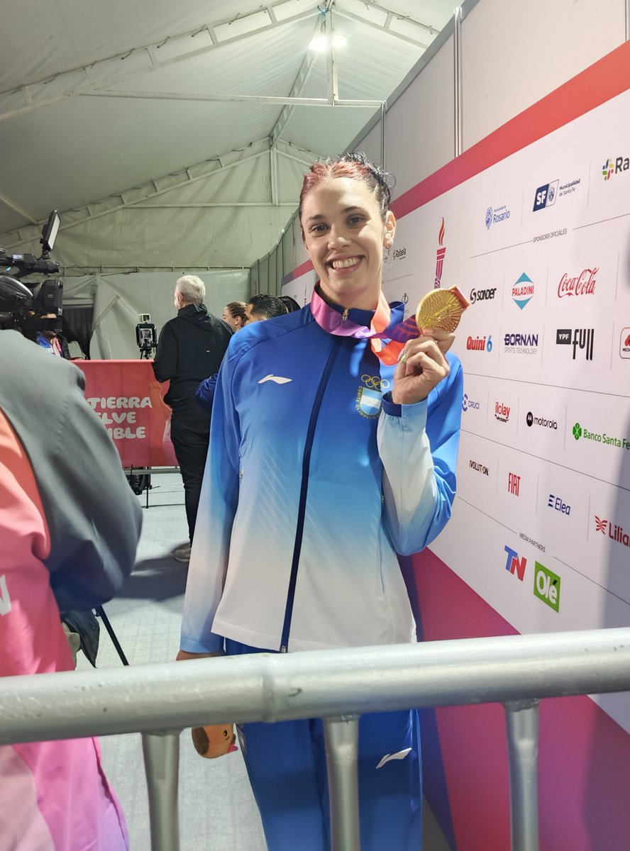 NSSportsOK's tweet photo. 🥇 La campeona de los 100 m pecho femenino

Créditos a NS Sports por la foto 🤪 https://t.co/2LOmpHyWYT