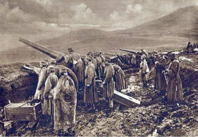 AnaPavlovic16's tweet photo. Drugi proboj Solunskog fronta počeo je 14. septembra 1918. godine u 8.00 časova ujutru,dejstvom teške artiljerije iz 2000 topova sa savezničkih položaja u isto vreme. 15. septembra 1918. godine u 5.30 ujutru počeo je napad pešadije.

1/3 Naredba Srpske vrhovne komande je glasila: https://t.co/iK4nGVSFMj