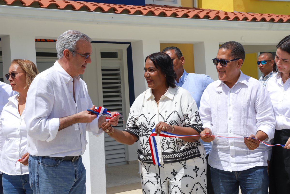 INAIPIRD's tweet photo. El INAIPI fortalece su presencia en San Cristóbal con la inauguración del CAIPI Canastica, encabezada por el presidente @luisabinader y nuestra directora, Xiomara Guante.
El centro beneficiará a 250 niños y niñas y eleva a 17 los centros del INAIPI en el municipio.
#INAIPIRD https://t.co/rOJtwjU2Dk