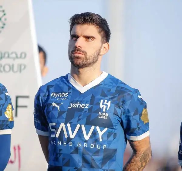 Allbertoona's tweet photo. What happened to Al-Hilal player Rúben Neves is truly saddening; however, a question comes to mind: Is Al-Taawoun a Saudi club or not? https://t.co/YsNNnjumGP