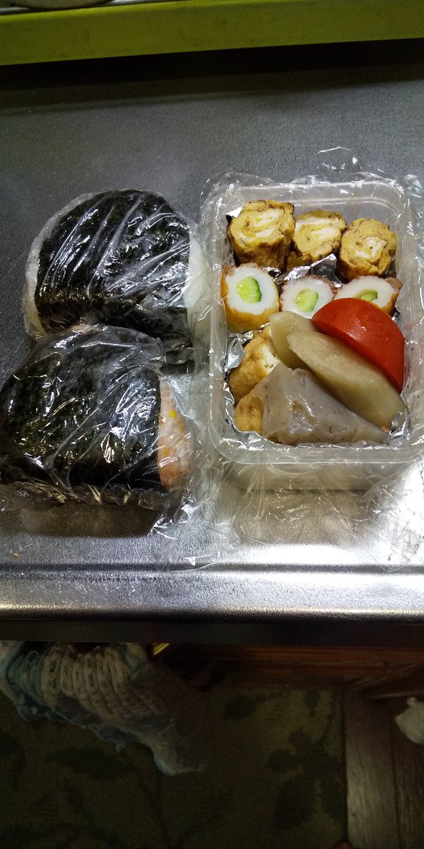 tecchan509's tweet photo. このようないたって簡素な手弁当持参で、連日稽古に励んでおります。私も結構まめですな。
稽古の様子は、是非劇団昴のブログをご覧ください。
ご来場おまちしております！
ご予約は是非こちらで！

https://t.co/oRQlwEcPwq https://t.co/887KD1qr6T
