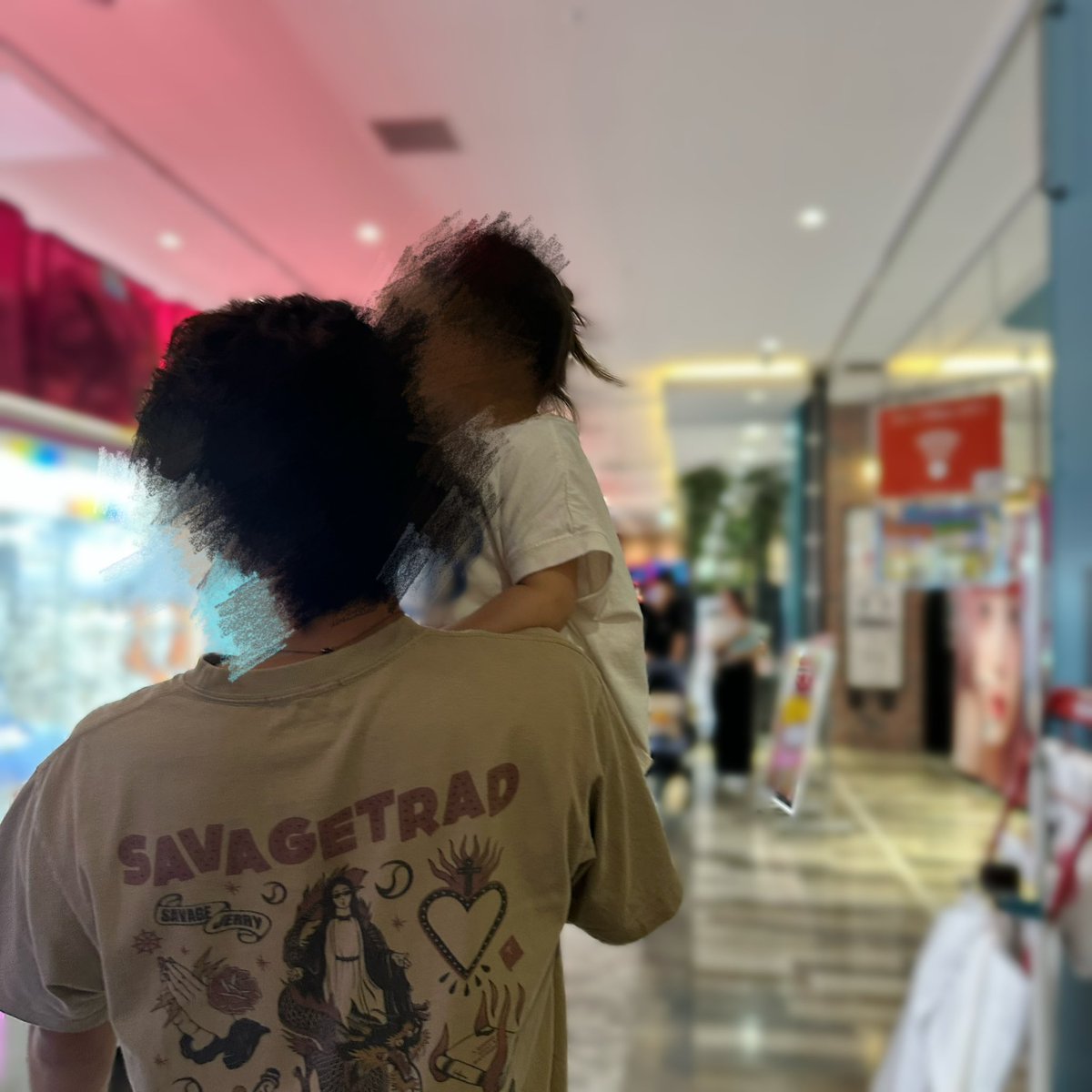 ssa_miii's tweet photo. 昨日は姉と姪っ子と彼氏とお出かけ☺️
姪っ子は彼氏に終始ベッタリで、遊び疲れて抱っこされながら爆睡してた👧🏻🤍 https://t.co/epzl9qu5YQ