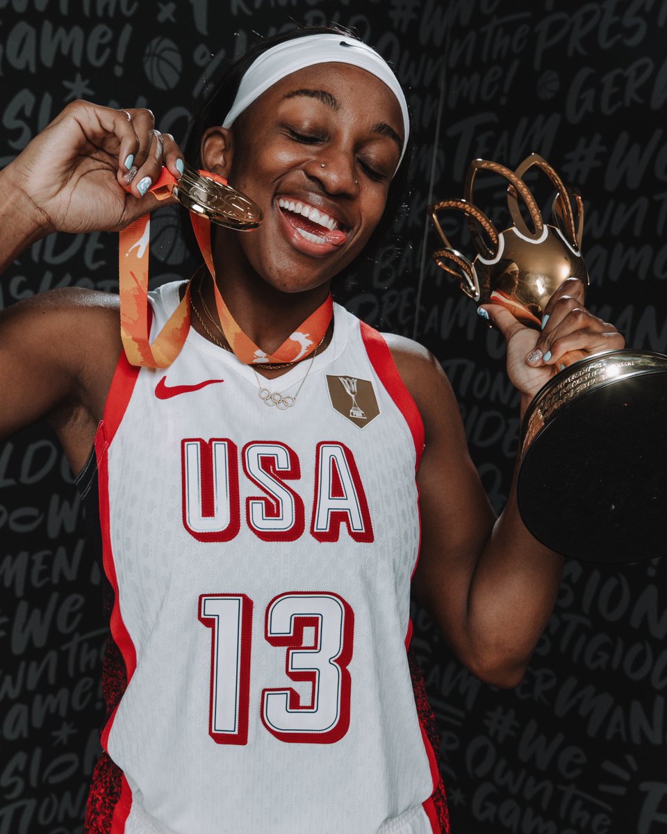 FIBAWWC's tweet photo. Jackie Young is a World Champion 🏆 #FIBAWWC https://t.co/U51RfO93AW