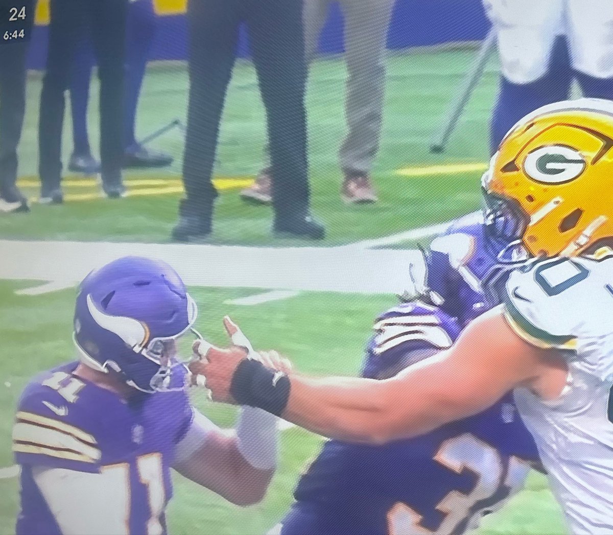 vikingswtf's tweet photo. “The refs just are bailing out the Vikings!!!!!!” https://t.co/l92TIdWMTD