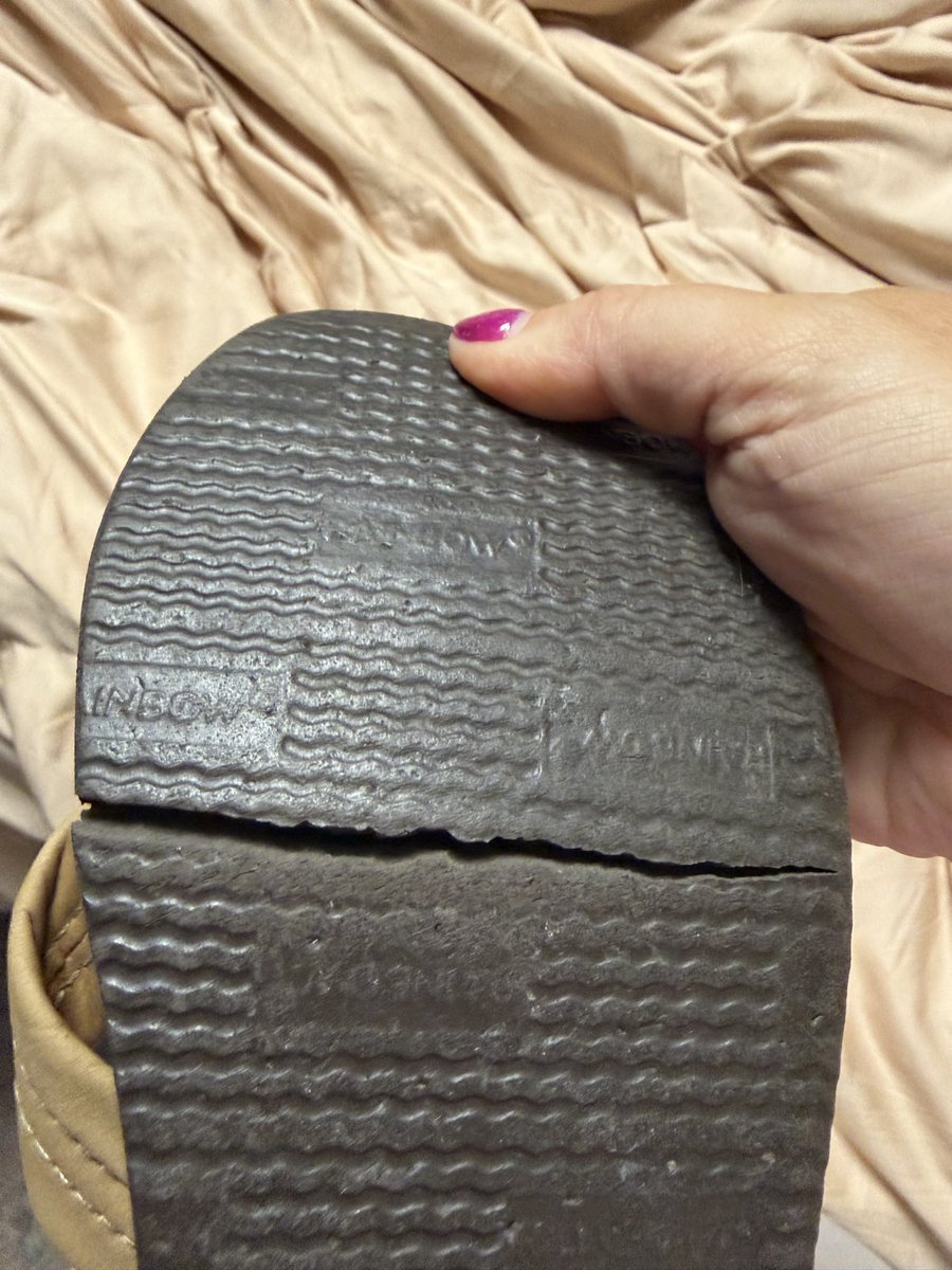 Rolltide_Taia's tweet photo. I’ve been wearing @RainbowSandals for over 20 years and I can say this is a first. I got these last year on sale but kept them new until this year. I mean I still have pairs from HIGH SCHOOL. Someone help please🥲 https://t.co/fpdpEKRLkV