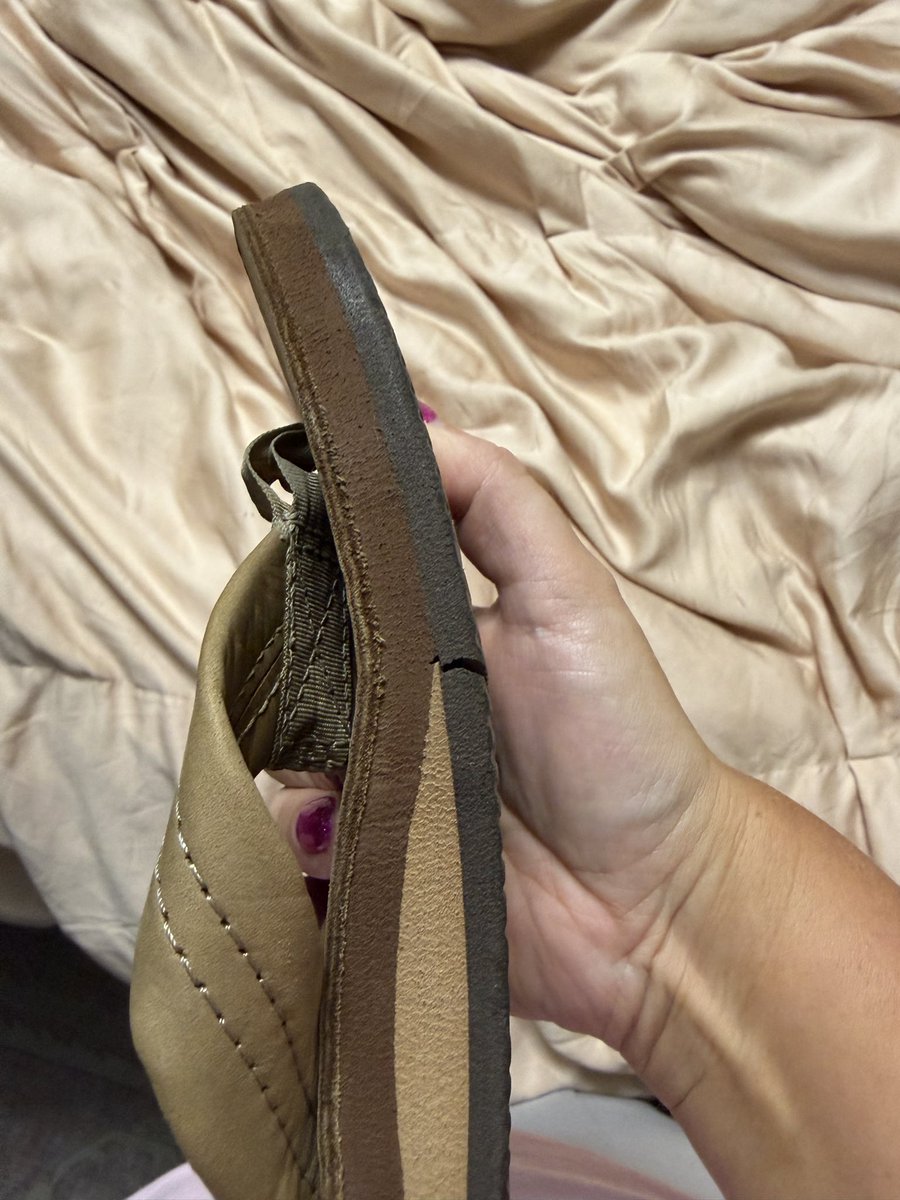 Rolltide_Taia's tweet photo. I’ve been wearing @RainbowSandals for over 20 years and I can say this is a first. I got these last year on sale but kept them new until this year. I mean I still have pairs from HIGH SCHOOL. Someone help please🥲 https://t.co/fpdpEKRLkV