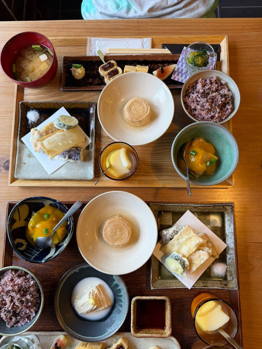 haruki_wss's tweet photo. おはようございます！

日光に温泉旅行してきました！

美味しいものたくさん食べて、イギーもたくさん遊んで楽しい旅行になりました🥰

また1週間たのしむぞー！！ https://t.co/ksr5XIuIV5
