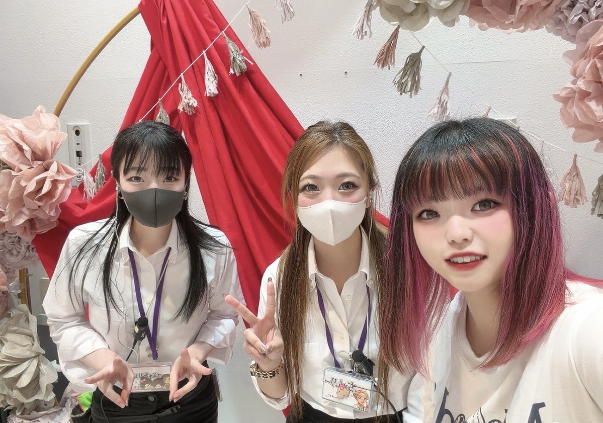 EARLYBIRD_NMR's tweet photo. おはよー🤗
2連休から戻ってきたよ〜
土曜日は釧路行って春採店へお邪魔してきた😊ぴゅわちゃんとちゃんりーちゃんに会ってきたよ💖可愛かったー🫶
写真もありがとうございました🥰
また遊びに行きます( * ॑꒳ ॑*)♡
釧路の花火も見てきたよ🎇 けど遠くて上手く撮れなかったから知り合いが載せてたのお借りした😂

今日はまたまた朝から雨模様☔️💦
みなさん今週もよろしくお願いします✨️
それじゃ今日も頑張るぞー✊🏻❤️‍🔥

 #拡散希望 
 #アーリーバード根室店
 #いいねRTフォローお願いします