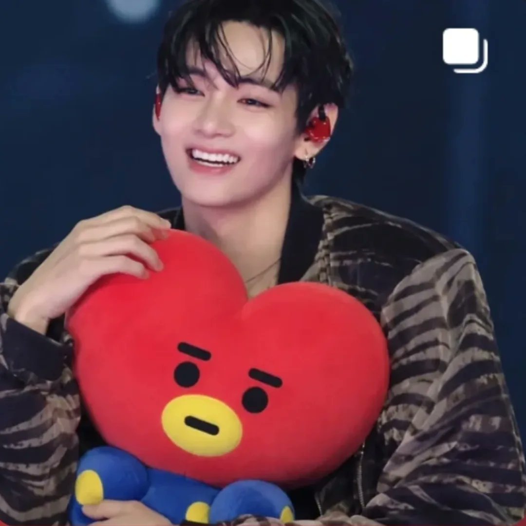 darmago1's tweet photo. KIM NAMJOON
KIM SEOKJIN
MIN YOONGI
JUNG HOSEOK
PARK JIMIN
KIM TAEHYUNG
JEON JUNGKOOK
BTS FOREVER OT7 https://t.co/sMqX4H7noB