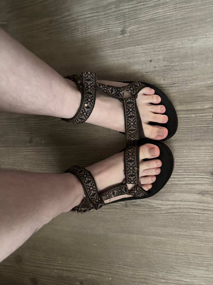 wrathofrory's tweet photo. send to paint my pretty toes 💓 https://t.co/EYVYw1Fzj9