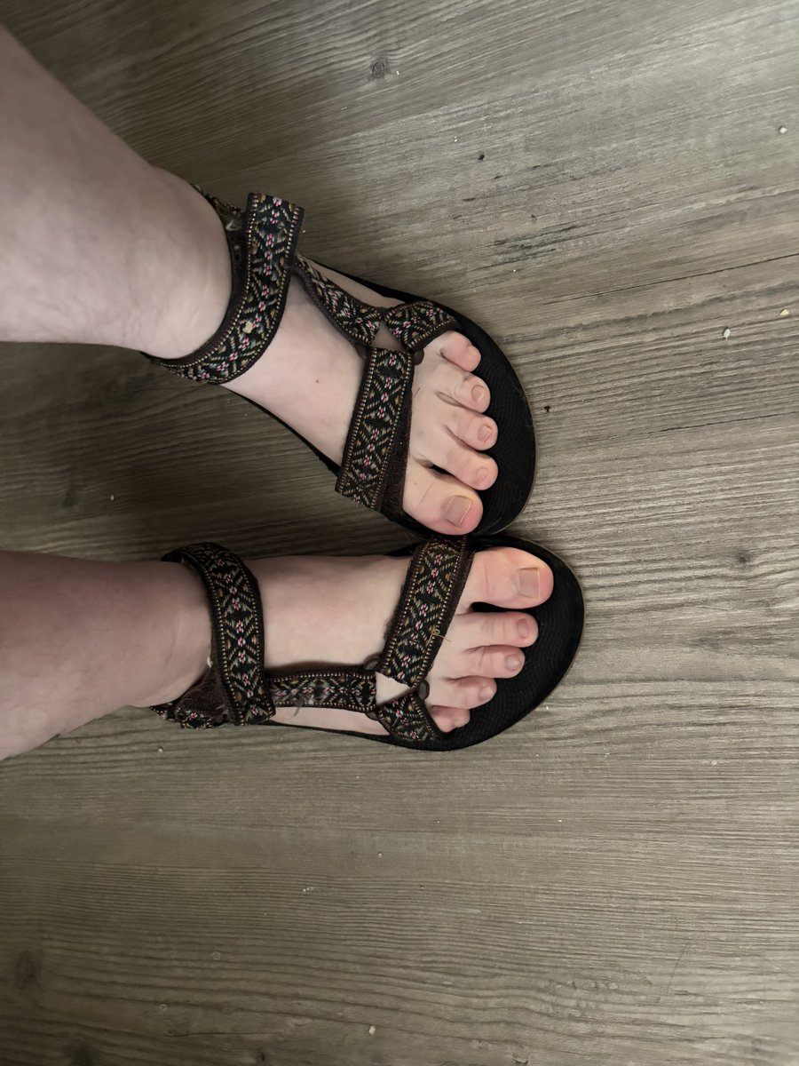 wrathofrory's tweet photo. send to paint my pretty toes 💓 https://t.co/EYVYw1Fzj9