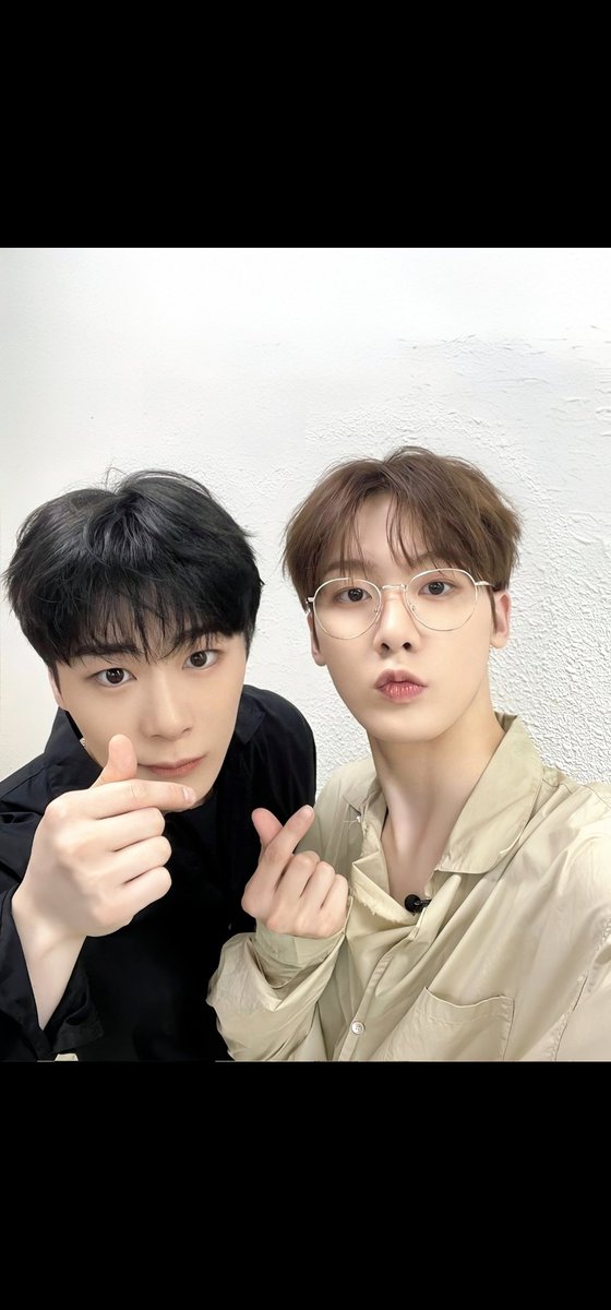 dzchen0's tweet photo. 데뷔해줘서 고마워
3집까지 한 것두 고맙고 
쇼챔한것두 고맙고
열심히 해줘서 고마워
#문빈산하 
#딴콩_데뷔6주년_축하해 https://t.co/lJXvOWLQXX