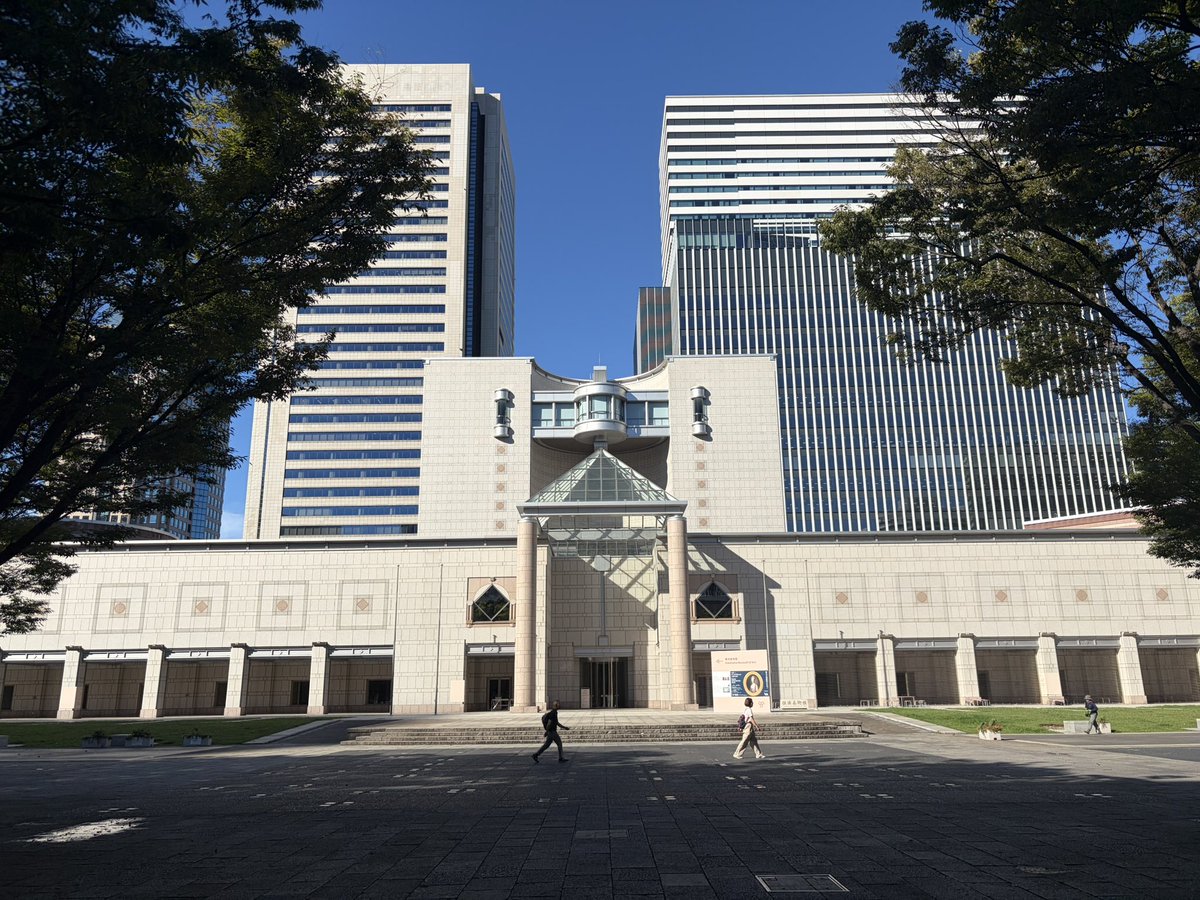 masa71915329's tweet photo. おはようございます😊
今日は横浜美術館側でお仕事スタート👨🏻‍💻
今週はバタバタだぁー💦
寒暖差が激しい関東は体調管理にも気をつけないとなので、皆様も健康管理はしっかりして今週も頑張りましょうね👍🏻✨ https://t.co/agkdcxaiwH