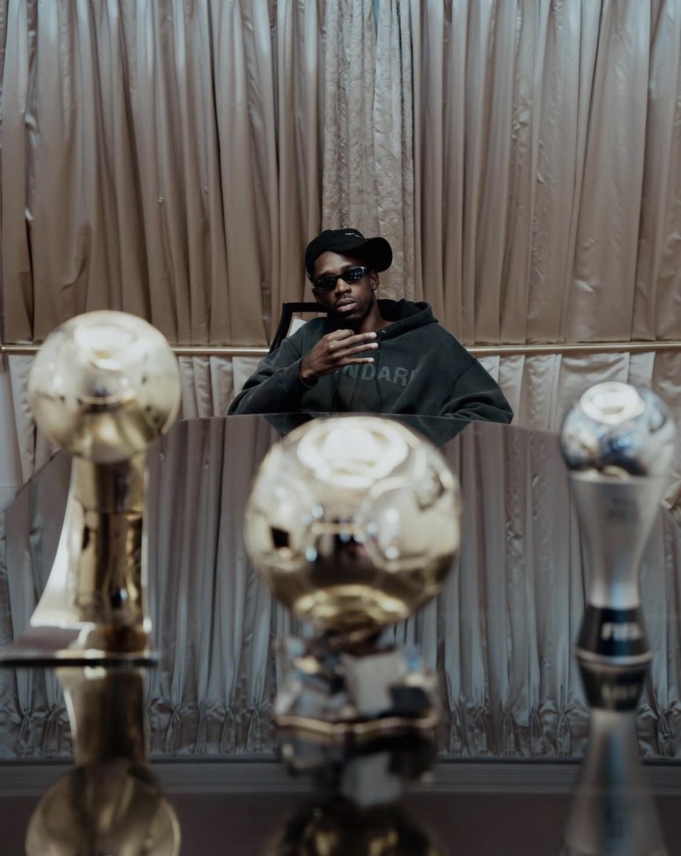 MegaPSG_'s tweet photo. Ballon d’Or. https://t.co/Cj4t6JIEdF