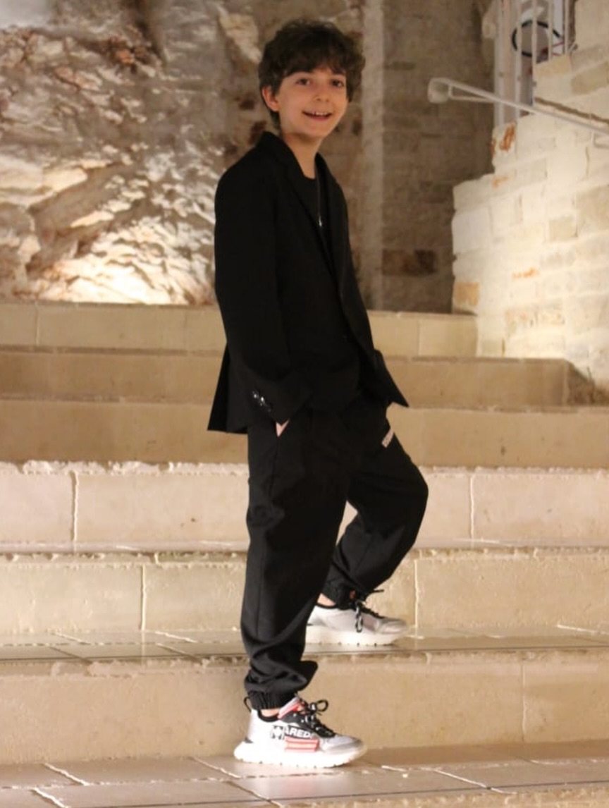 jailsonice's tweet photo. Un giorno speciale merita un look indimenticabile. Per la sua Prima Comunione, Francesco sceglie l’eleganza contemporanea di Dsquared2: un total look raffinato, dalle sneakers ai dettagli. Auguri Francesco! https://t.co/HA1r86Qgmh