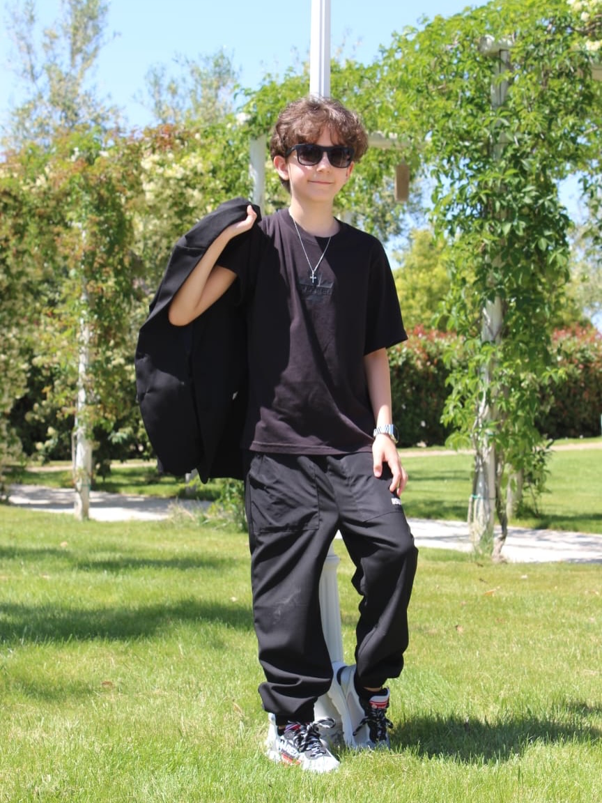 jailsonice's tweet photo. Un giorno speciale merita un look indimenticabile. Per la sua Prima Comunione, Francesco sceglie l’eleganza contemporanea di Dsquared2: un total look raffinato, dalle sneakers ai dettagli. Auguri Francesco! https://t.co/HA1r86Qgmh