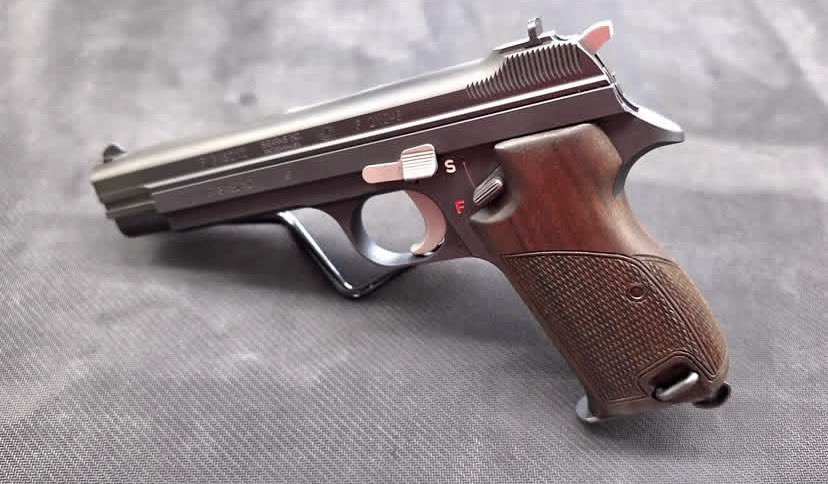 LarryVickers's tweet photo. Many of you know I am a SIG P210 fan. In particular the Swiss made ones that have been out of production for quite awhile now. They are extremely well made - very possibly the finest military service pistol ever made- very accurate and have excellent triggers. This is a honey of a P210-6 I saw on Gunbroker. I've said it before and l'Il say it again if you want one get on it - the Swiss ones not only will never be made again they will only go one way in value- up. Who has one or wants one? Let's hear it!