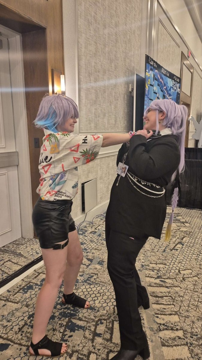 deltacures's tweet photo. bitches be like: “can’t stand her fake ass!!!” *10 minutes later* “me and the bestie!! 🥰😍” https://t.co/gLEwhvPgWl