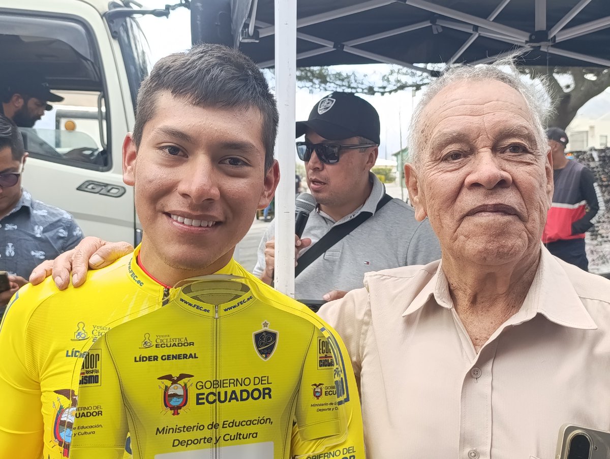 almeida_ernesto's tweet photo. Es la foto del día, #HectorAlvarez Campeón de la vuelta 2026 e #HipolitoPozo primer campeón en 1966 https://t.co/ZG9qv9vkPs