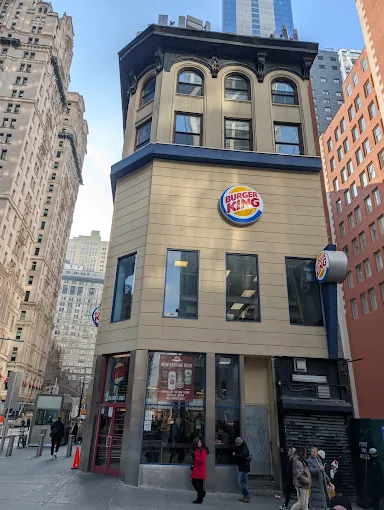 Mikehj39_lfc's tweet photo. @25YearsAgoLive It's still a Burger King today. 

In fact, it's one of the few Burger Kings in America to serve alcohol. https://t.co/vqH3gNTBo9