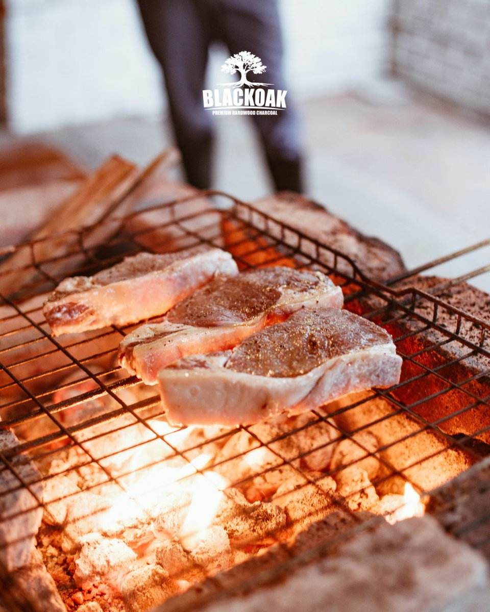 BOakCharcoal's tweet photo. Who says BBQ season ends in August?

September is still a great month to fire up the grill. Cooler evenings, fewer crowds and plenty of opportunities to enjoy good food outdoors.

#Blackoak #SeptemberBBQ #BBQTips #HardwoodCharcoal #BBQSeason @bbqukbbq https://t.co/6DoHQKVxke