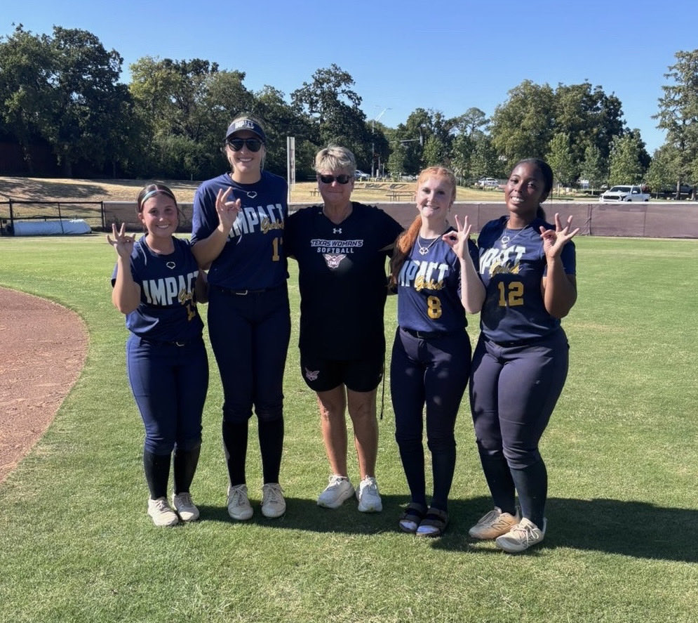 IG_Hunter18U's tweet photo. A few of our girls were out @TWUSoftball  camp today. The girls showed out and had a great day! Always excited about the work and looking forward to tournaments this coming weekend! Thanks again for having our girls out! #goldblooded #betheimpact #Goldstandard #IG https://t.co/qqiNLekdq9