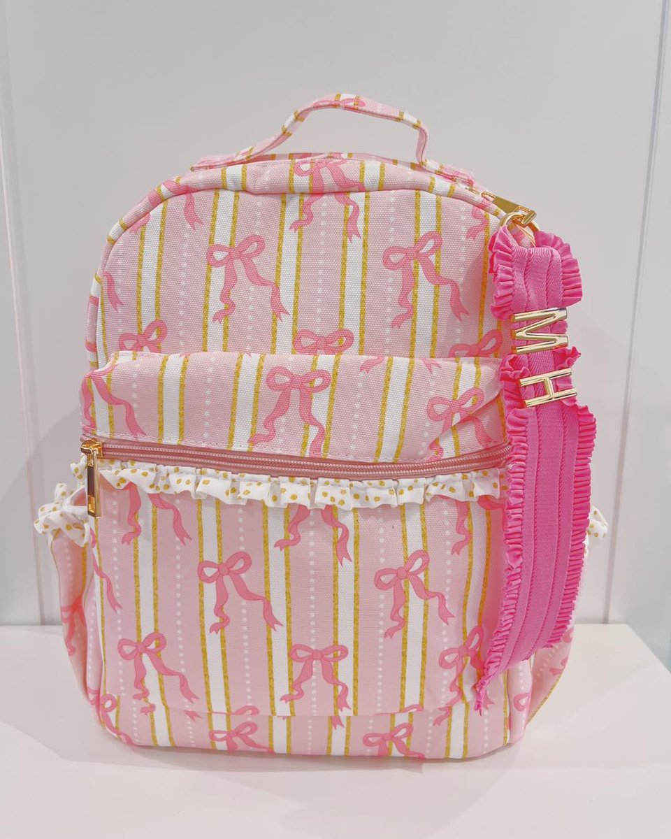 anjomikell's tweet photo. Make going back to school more fun with adorable keychains that double as bracelets! Add them to any backpack or lunchbox in your favorite color. Shop now while supplies last. https://t.co/iohdeU6l9T