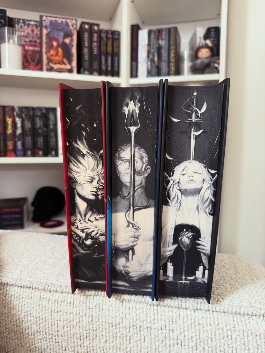 1982Palomit's tweet photo. These books are stunning. So glad I have the full set—I’m completely obsessed with the sprayed edges. Who’s read them? What did you think? https://t.co/dvY8Da7Z9N