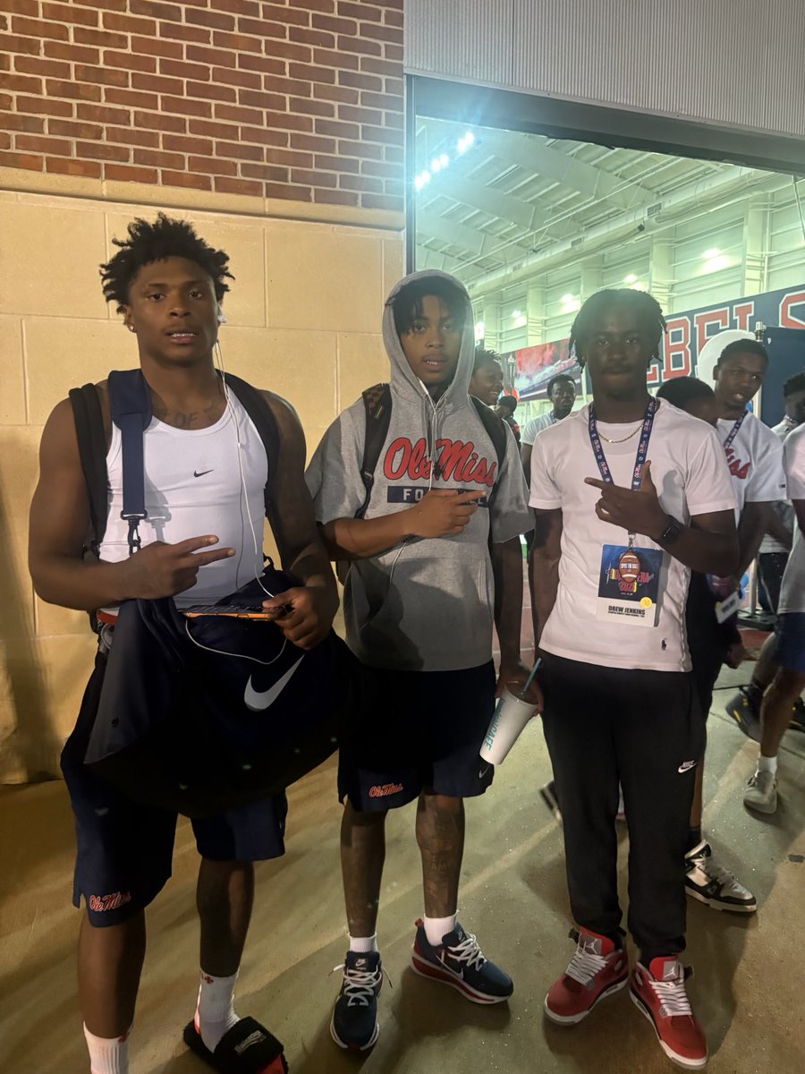 DrewJenkins27's tweet photo. Had a Great experience at ole miss game this weekend! Thankful for the invite @OleMissFB @DrWashington_ @D_Wren5 https://t.co/VxnvKdAK8A